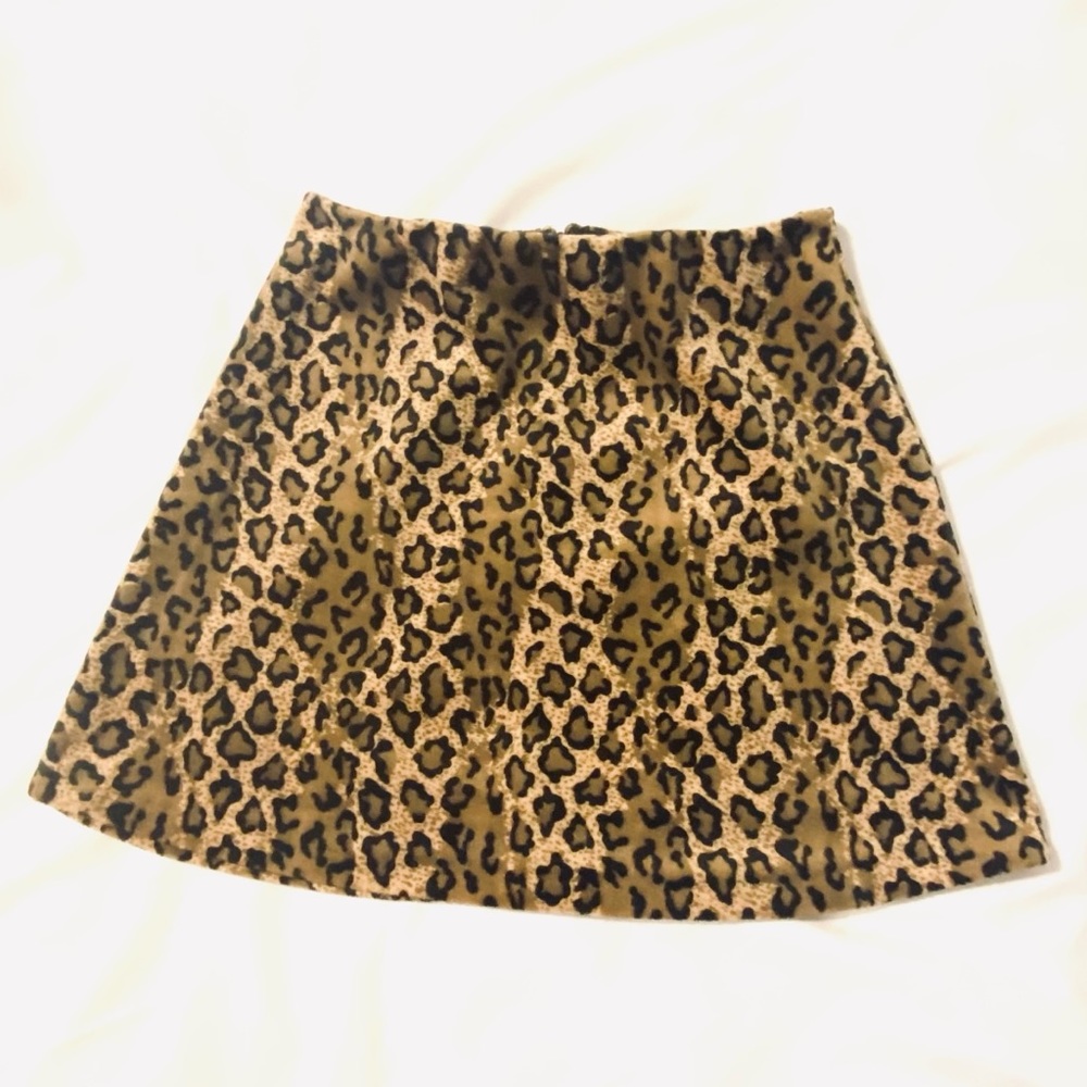 Leopard print mini skirt/ Sz large/100% polyester